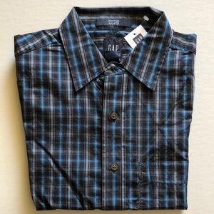 Men’s Gap long sleeved button down plaid shirts